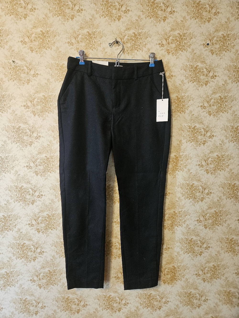 A New Day Size 2 Slim Hip & Thigh Black Pants